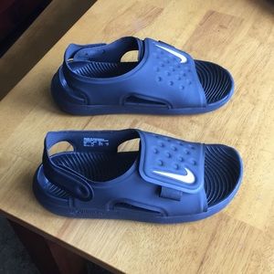 Boys Nike Sandals Size 2y